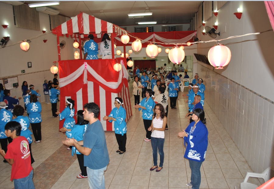  Público participando da dança